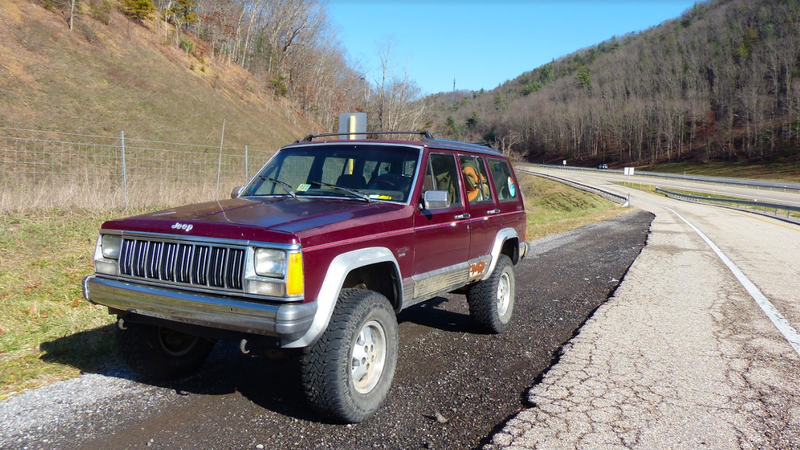 Illustration for article titled What It Was Like Taking a Road Trip in a 255,000 Mile Jeep Powered By a $145 Engine